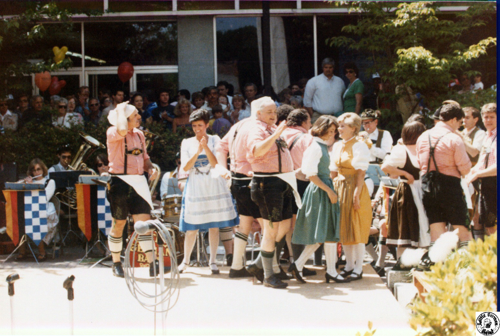 1980 04 20 04 Fayetteville St Mall.jpg